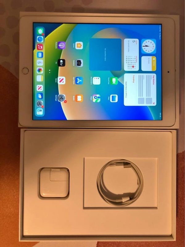 iPad 5th Gen 32GB white/sliver