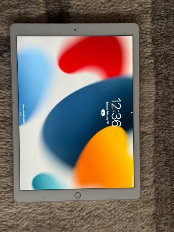 Apple iPad 9.7” – Excellent Condition