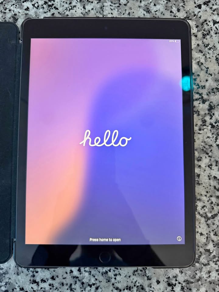 Apple iPad (9th Generation) 64GB, WiFi 4 Apple iPad (9th Generation) 64GB, WiFi