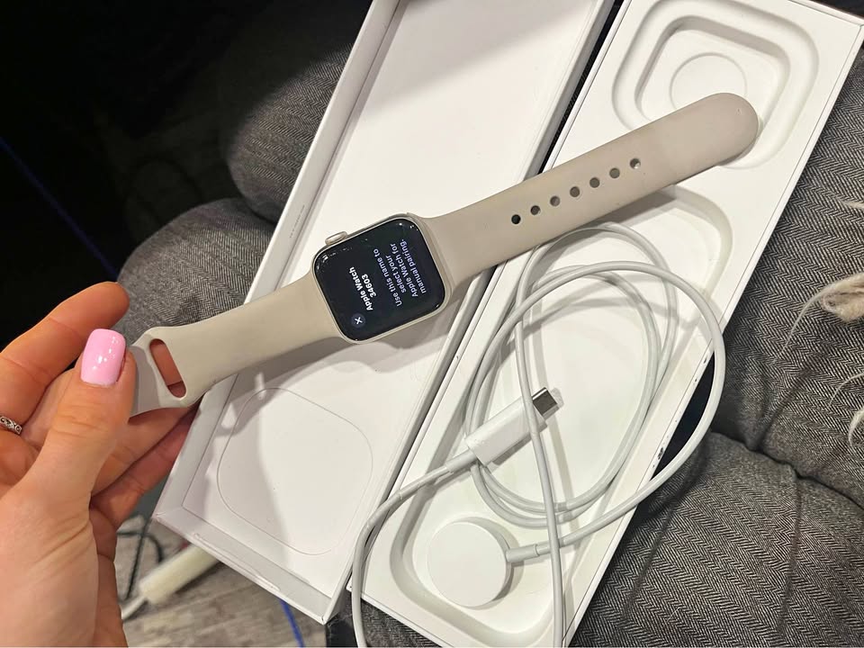 2ND Gen Apple Watch 1 2ND Gen Apple Watch