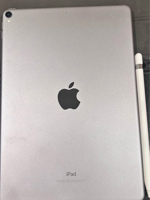 iPad Pro 9th Gen (2017) and 1st gen Apple Pencil For Sale!