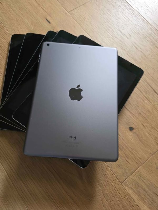 Apple iPad Air 32GB Space Gray Like New