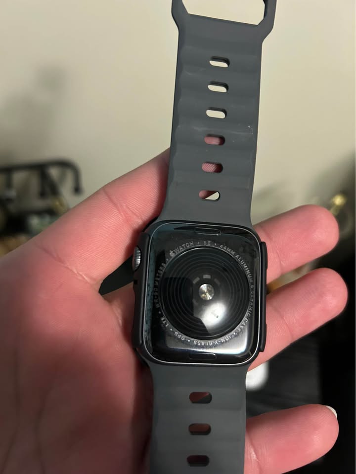 Apple Watch SE 2nd gen. W/ cellular 4 Apple Watch SE 2nd gen. W/ cellular