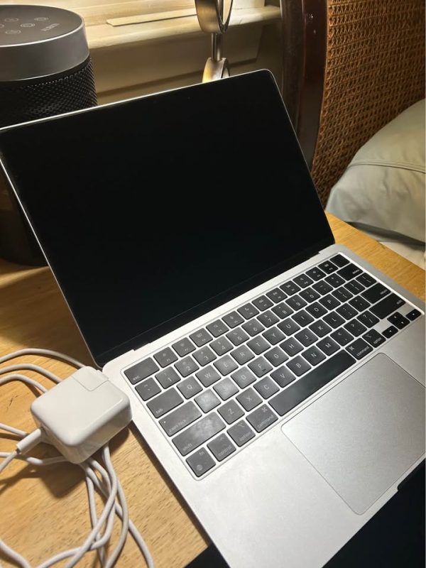 Apple M2 22 MacBook Air Laptop