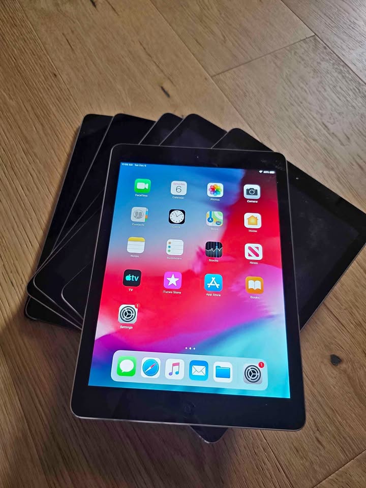 Apple iPad Air 32GB Space Gray Like New 3 Apple iPad Air 32GB Space Gray Like New