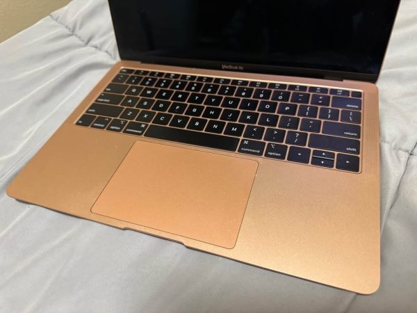 MacBook Air in Gold (Retina, 13-inch, 2019)