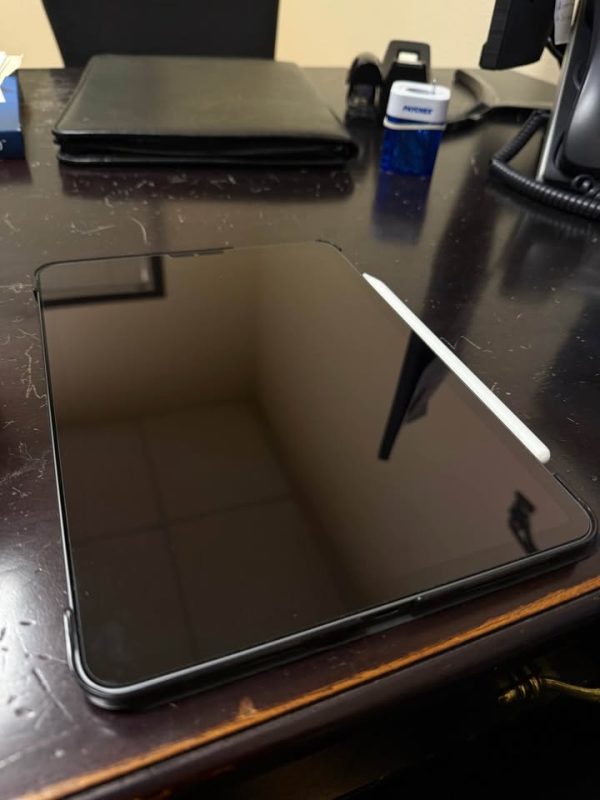 iPad Pro (11 inch) (3rd Gen) 256 GB AND Apple Pencil