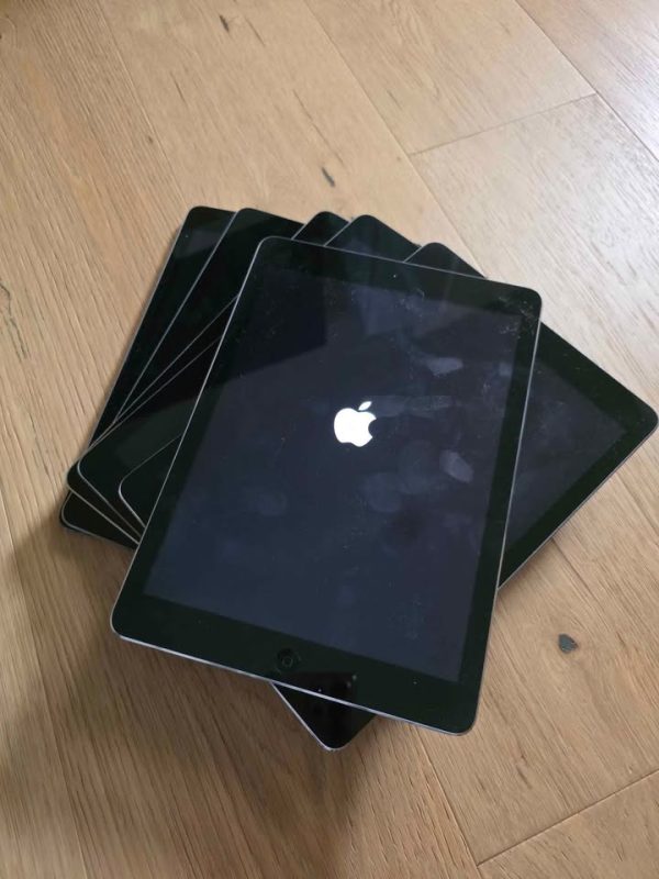 Apple iPad Air 32GB Space Gray Like New