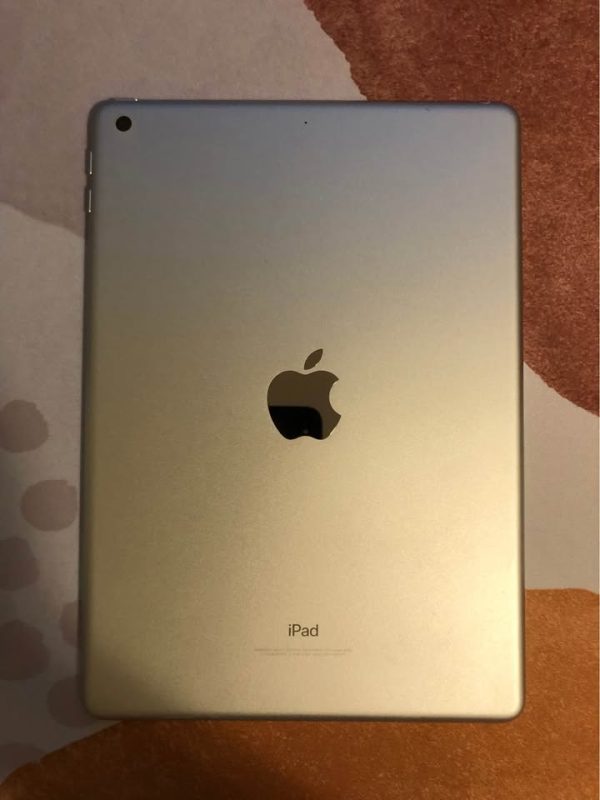 iPad 5th Gen 32GB White/Sliver