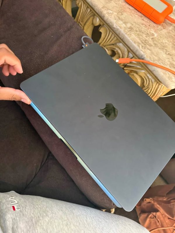 2022 Apple MacBook Air m2