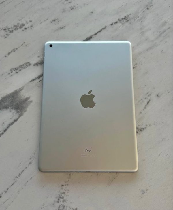 iPad (7th generation), Needs New Battery, Selling for Parts