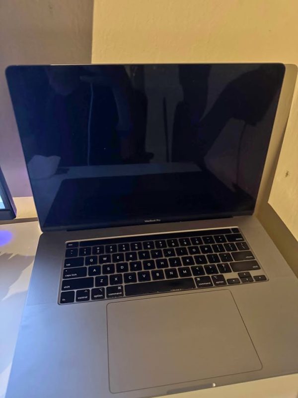 Two MacBook pros run perfectly no problems