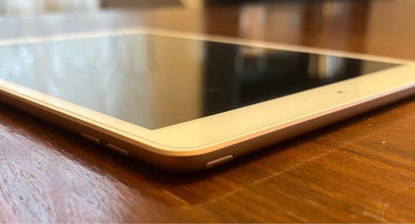 Apple iPad (Gold, 8th Generation, WiFi)