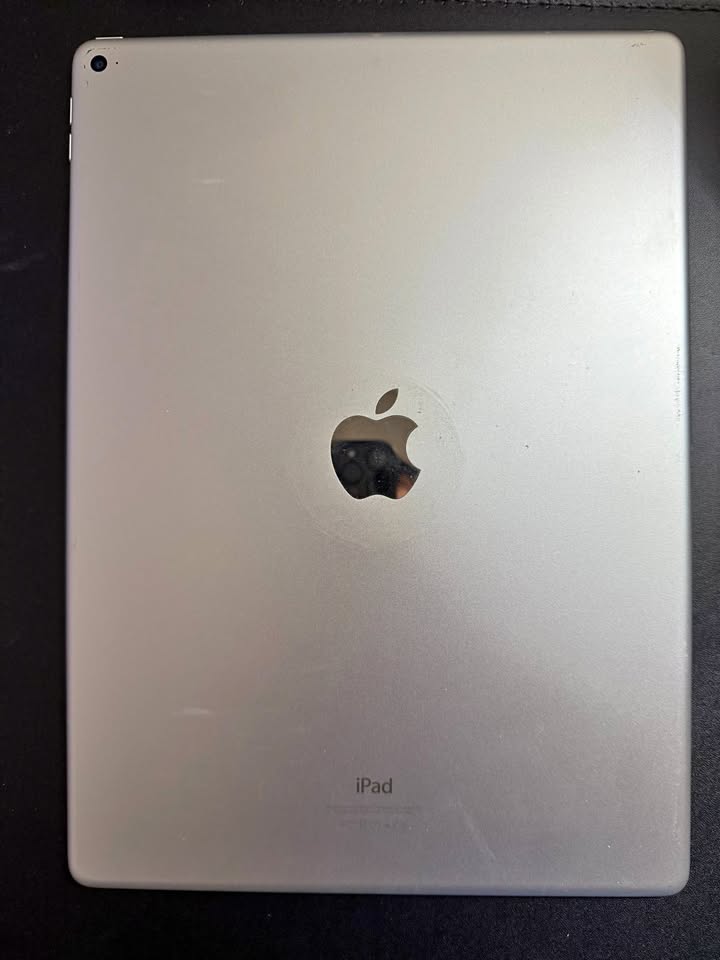 Apple iPad Pro (32GB, Wi-Fi, Silver) 12.9in Tablet with case and cords 1 Apple iPad Pro (32GB, Wi-Fi, Silver) 12.9in Tablet with case and cords
