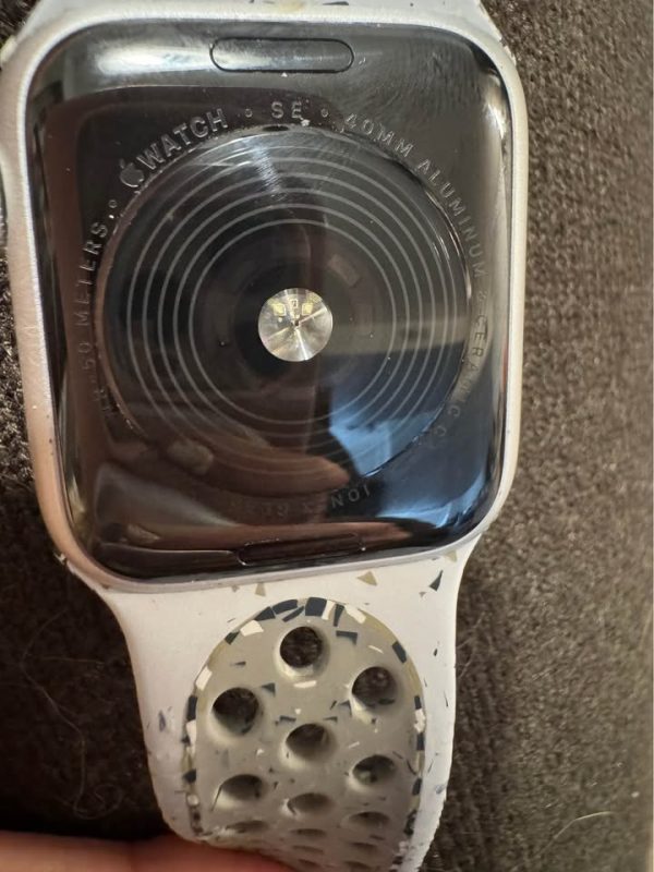 Apple Watch SE 40mm with Nike Sports Band