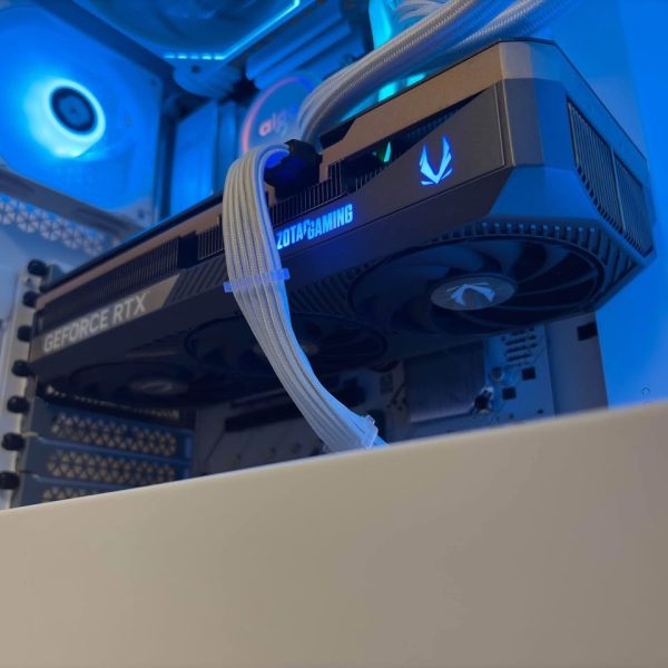 White RTX Gaming/Streaming PC - RTX 5080 + Ryzen 7 9000