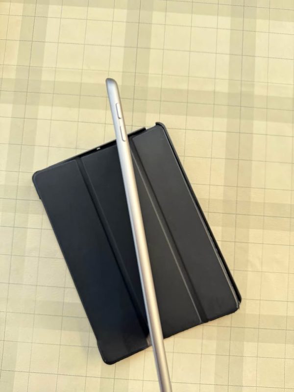 Apple iPad 5th gen - WiFi - 32gb