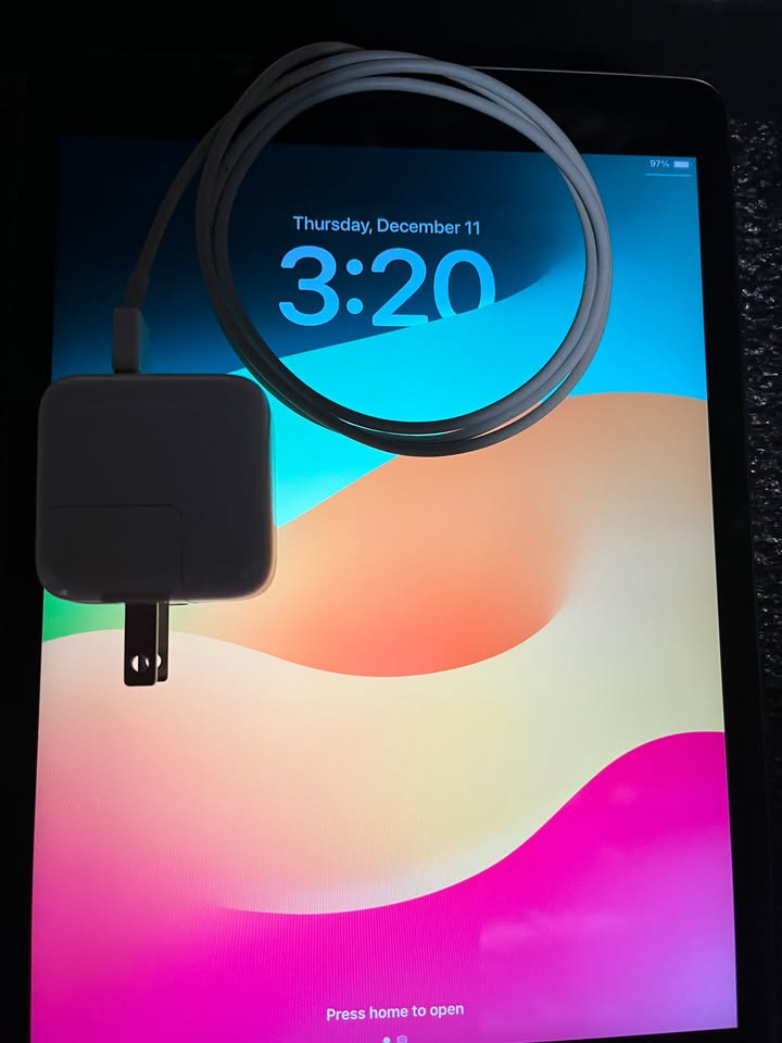 Apple iPad 8th Generation 10.2" w/Power Supply 1 Apple iPad 8th Generation 10.2" w/Power Supply