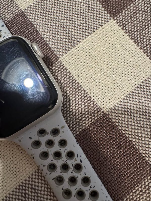 Apple Watch SE 40mm with Nike Sports Band