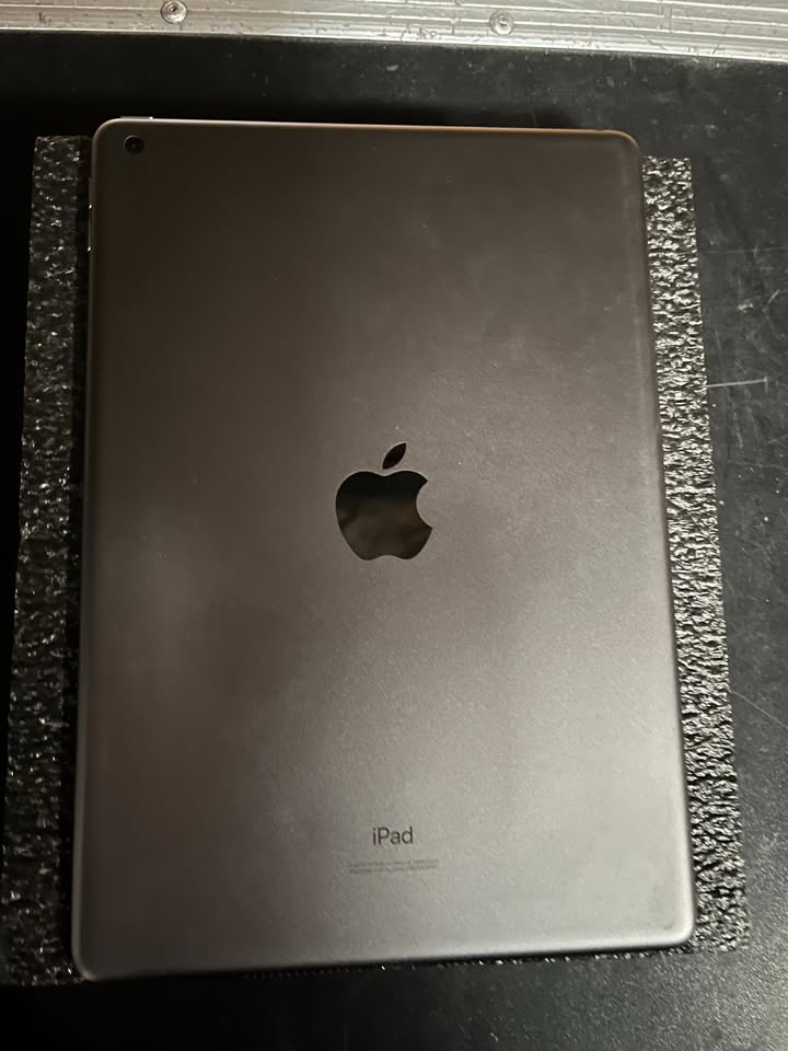 Apple iPad 8th Generation 10.2" w/Power Supply 2 Apple iPad 8th Generation 10.2" w/Power Supply
