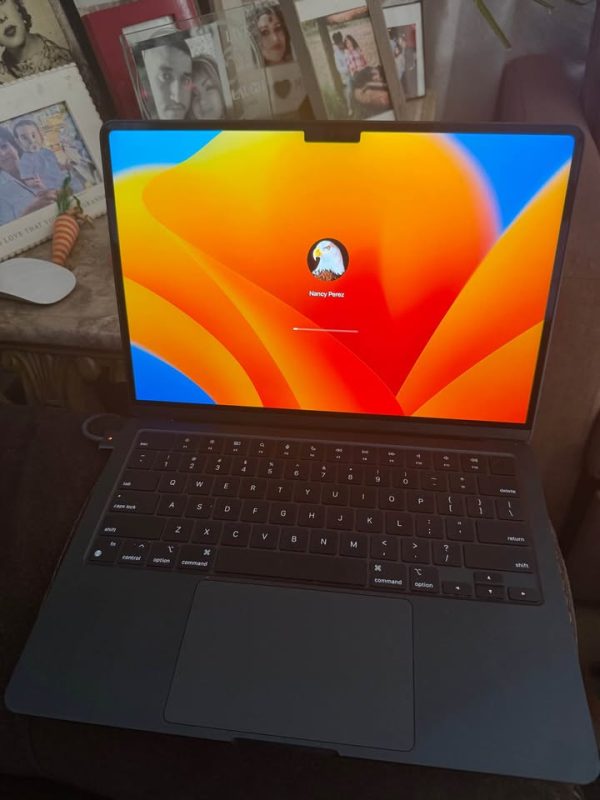 2022 Apple MacBook Air m2