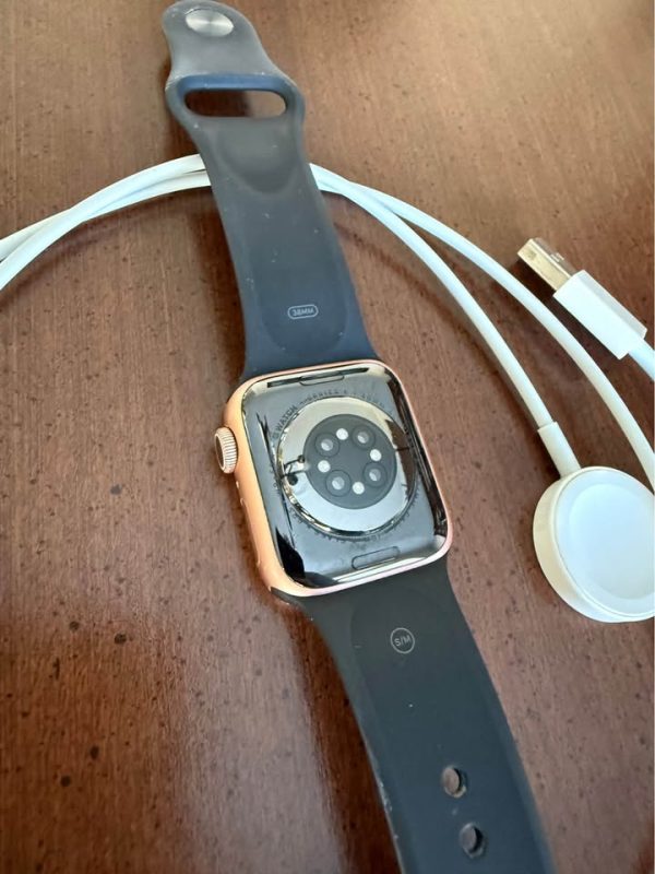 Apple Watch Series 6 - 40mm (Gold)