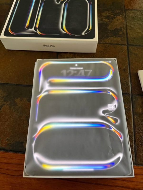 Apple 13 inch iPad Pro M4 chip Built for Apple Intelligence Wi-Fi + Cellular 256GB - Like New