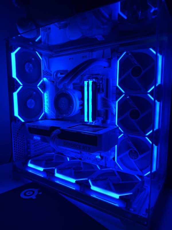 High-End White Gaming PC