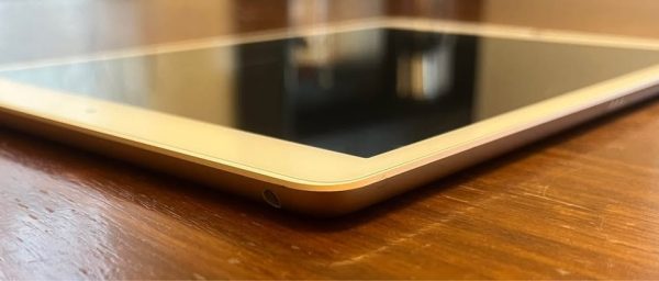 Apple iPad (Gold, 8th Generation, WiFi)