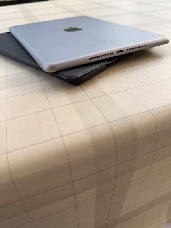 Apple iPad 5th gen - WiFi - 32gb