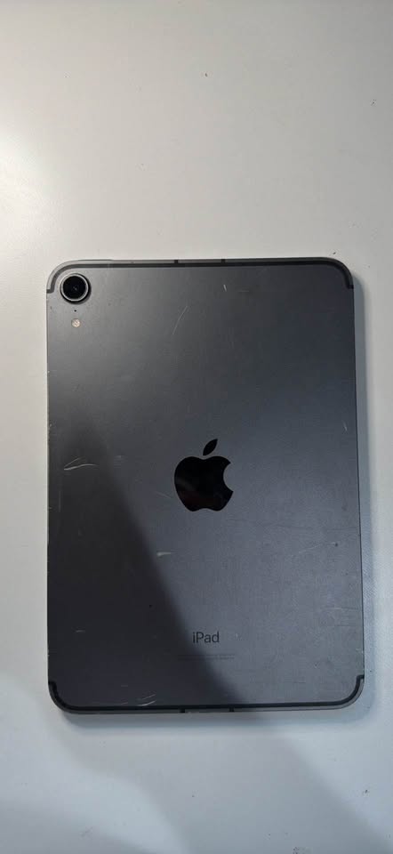 iPad mini 6th gen - Cracked