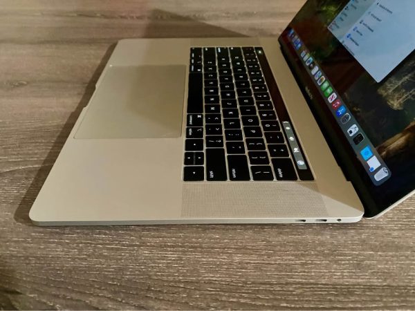 Macbook Pro 15” 2018, 32GB RAM, 512GB SSD, 2.6Ghz 6-Core i7 Processor, Radeon 560 4GB Graphics