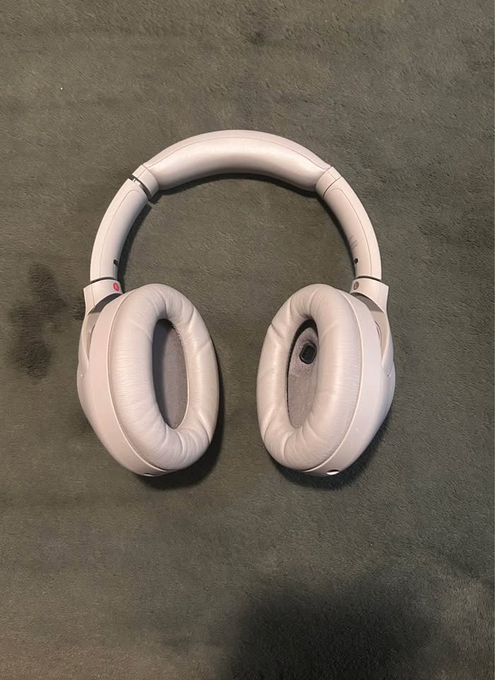 Sony WH-1000XM4 1 Sony WH-1000XM4