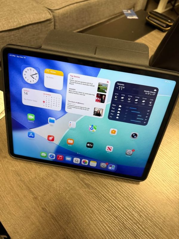 iPad M1 12.9 inch Cellular | Apple pencil | Magic Keyboard | with Extra Cases and folio