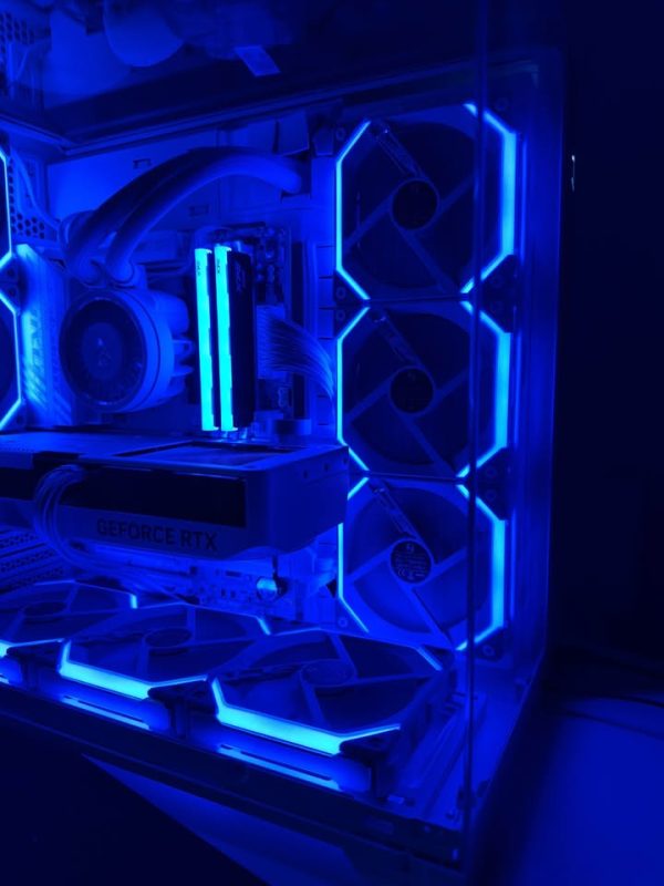 High-End White Gaming PC