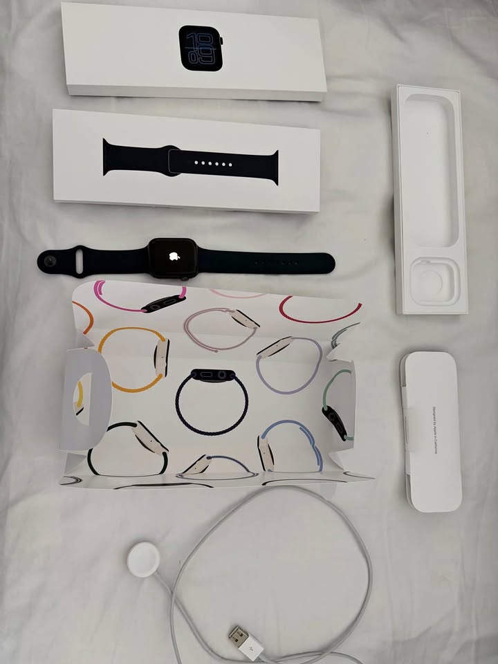 Apple Watch SE (44mm) 1 Apple Watch SE (44mm)