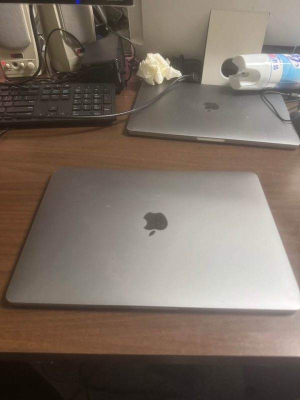 APPLE MACBOOK PRO LAPTOP W/CHARGER