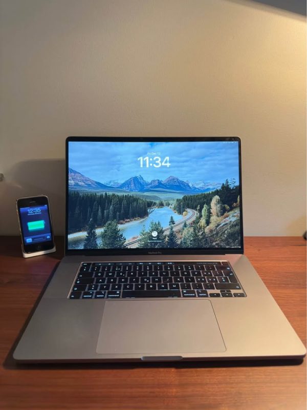 MacBook Pro 16” (2019) — i7 / 32GB RAM / 512GB SSD / AMD 5300M