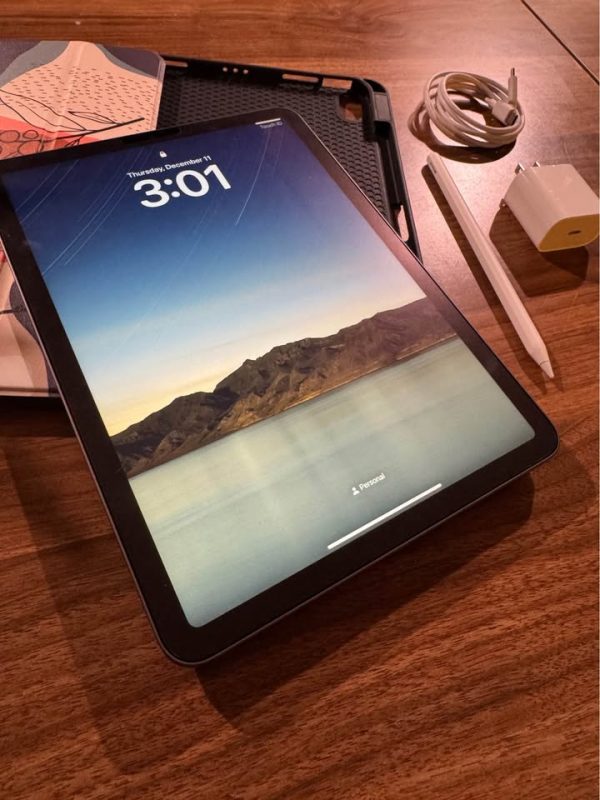 iPad Air + Case + Apple Pencil