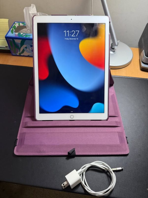Apple iPad Pro (32GB, Wi-Fi, Silver) 12.9in Tablet with case and cords