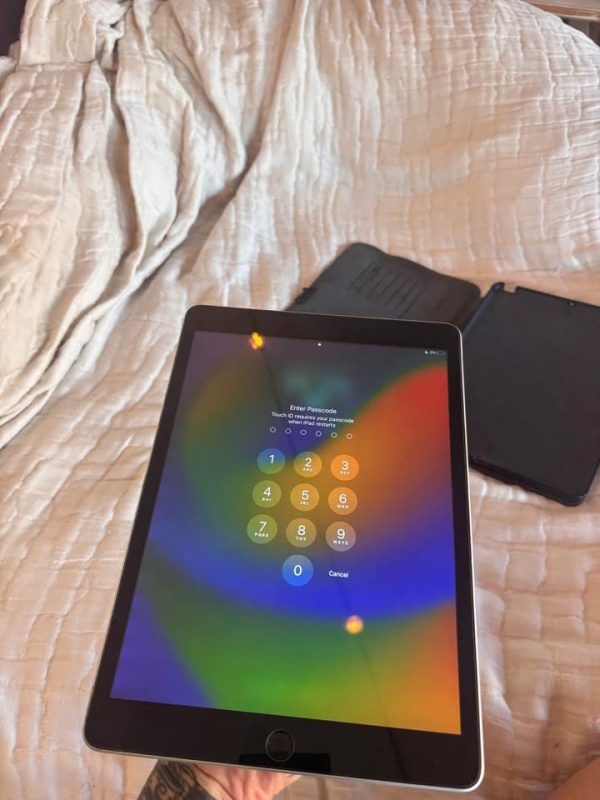 iPad 9th gen free speck case