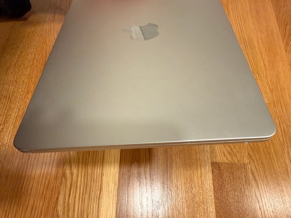 MacBook Air 13” (2025) – M4 / 16GB / 512GB – Starlight 3 MacBook Air 13” (2025) – M4 / 16GB / 512GB – Starlight