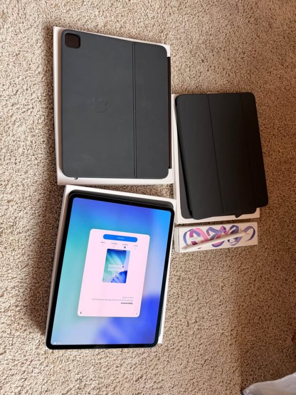 iPad Pro 13 2024 with M4 chip 256GB with Apple Pencil, smart filo and Magic Keyboard