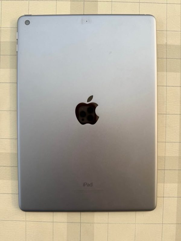 Apple iPad 5th gen - WiFi - 32gb