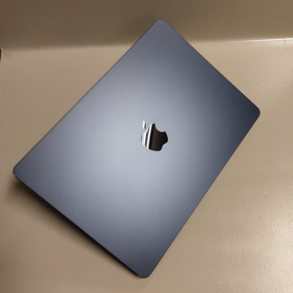 2022 MacBook Air Laptop M2 8Gb 256GB Midnight Blue 13
