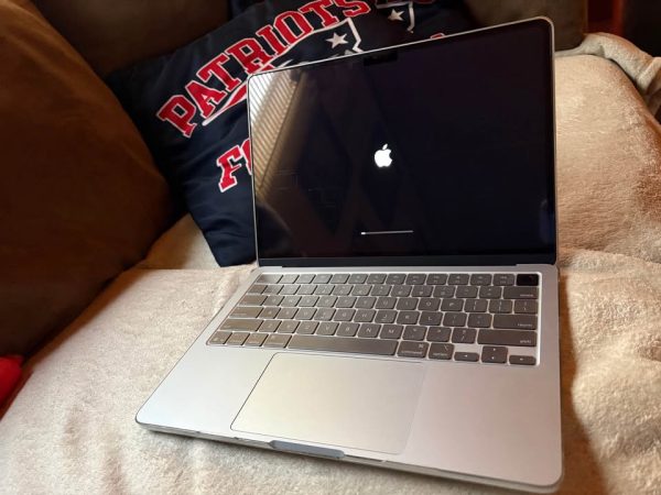 Apple MacBook Air- 13 IN (16GB) 2025 Model