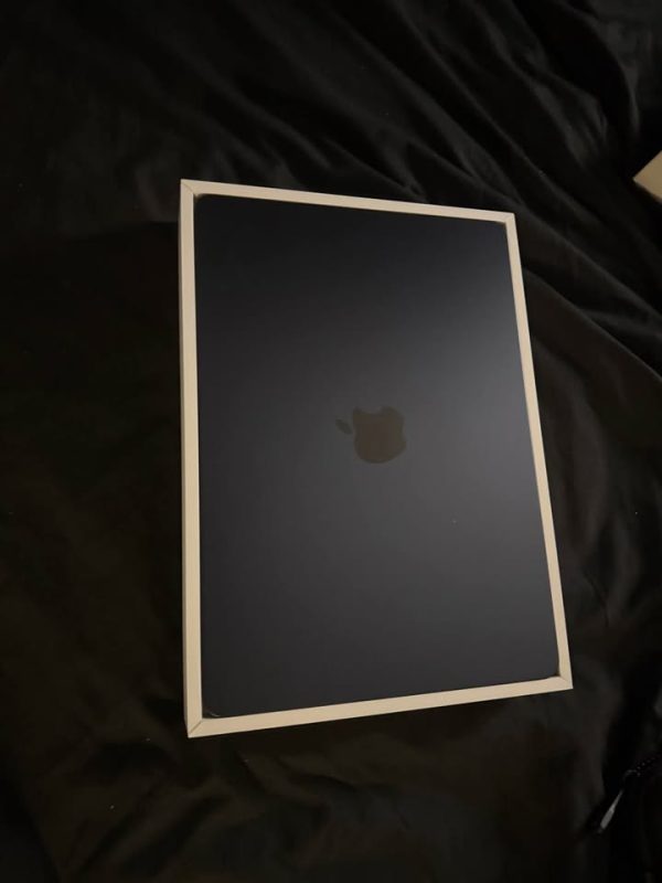 2025 Apple MacBook Air 13-inch Laptop - Apple M4 chip Built for Apple Intelligence 16GB Memory 256G