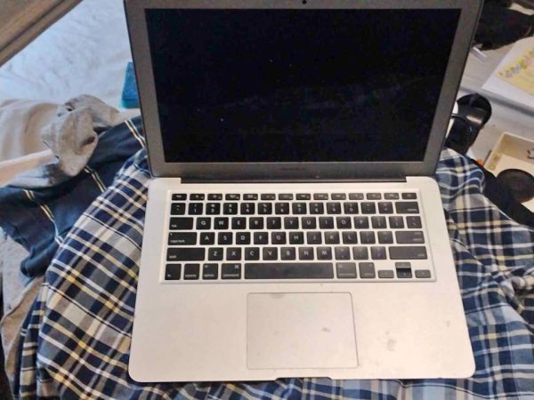 Apple laptop