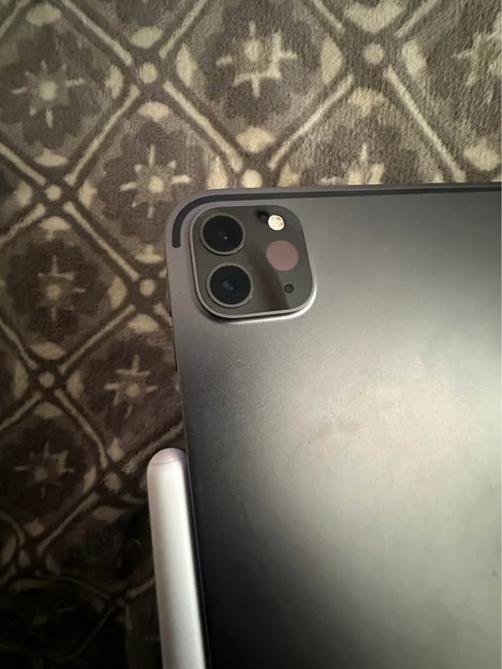 iPad PRO 12.9 INCH 6 iPad PRO 12.9 INCH