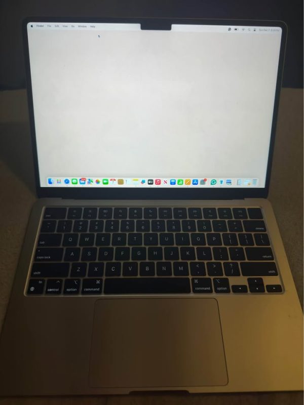 Apple laptop